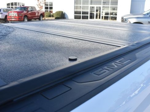 Used 2025 GMC Sierra 1500 SLT image 12