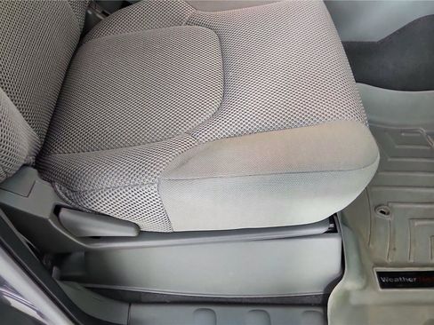 Used 2021 Nissan Frontier SV image 25