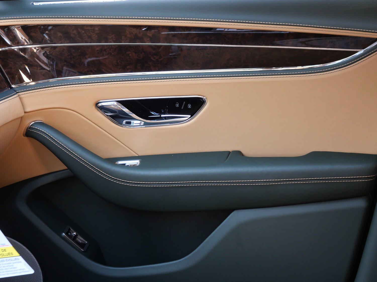New 2026 Bentley Flying Spur V8 AWD/4WD image 15