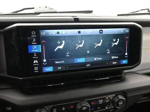 Used 2025 Jeep Wrangler Unlimited Sahara AWD/4WD image 16