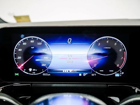 Used 2025 Mercedes-Benz GLA 250 image 24