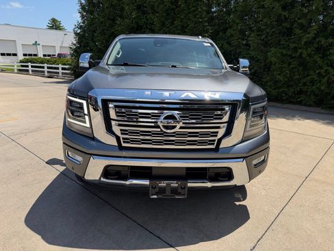 Used 2021 Nissan Titan SL w/ Moonroof Package AWD/4WD image 3