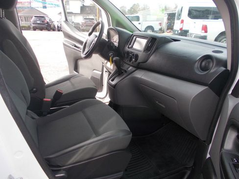 Used 2020 Nissan NV200 SV image 9