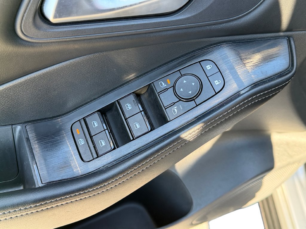 Used 2025 Nissan Rogue SV AWD/4WD image 25
