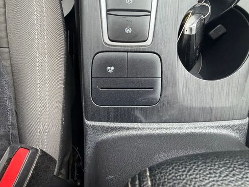 Used 2021 Ford Escape SE image 28