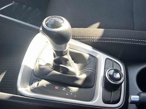 Used 2025 Hyundai Venue SEL image 15