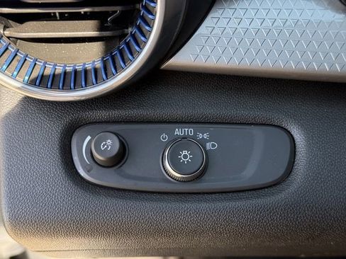 Certified 2025 Chevrolet Trax LT image 27