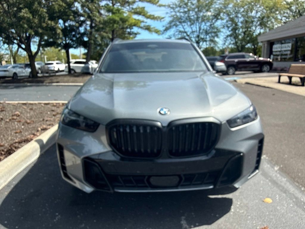 Used 2025 BMW X5 xDrive40i w/ M Sport Package AWD/4WD image 3