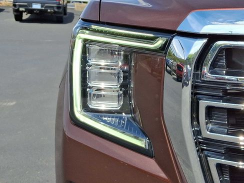 Used 2022 GMC Yukon SLT w/ SLT Luxury Package image 11