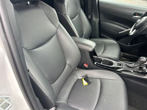 Used 2023 Toyota Corolla Cross XLE w/ Convenience Package image 12