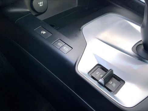 Used 2018 Jaguar E-PACE SE image 70