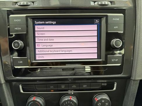 Used 2018 Volkswagen Golf S FWD image 32