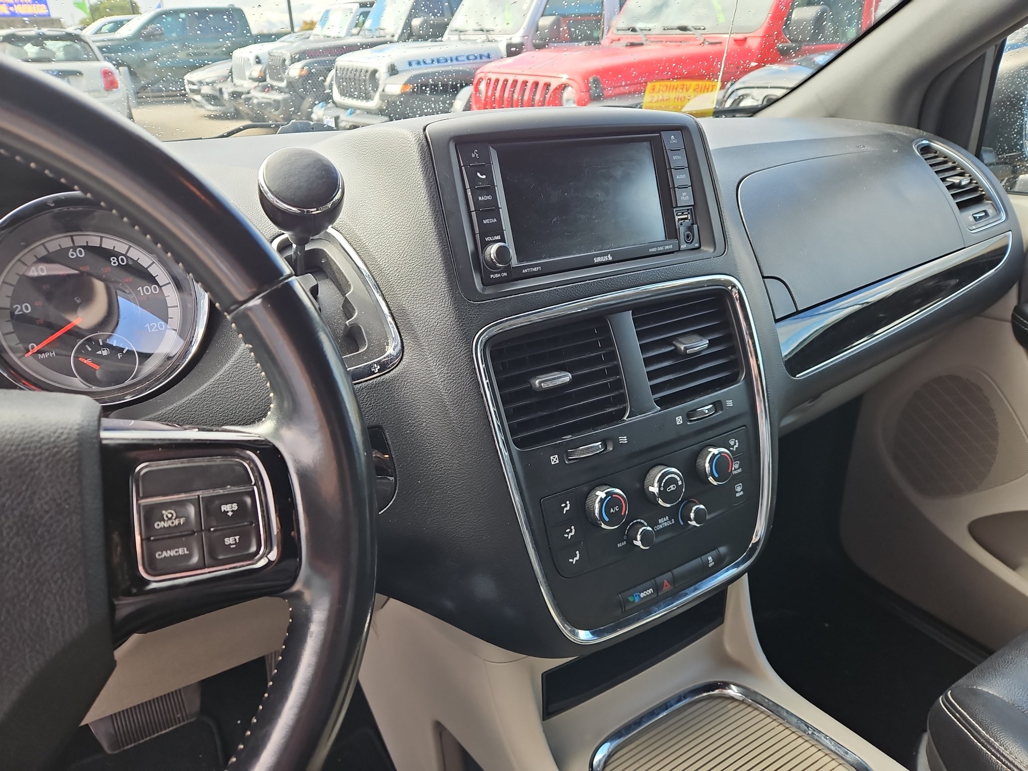 Used 2019 Dodge Grand Caravan SXT FWD image 12