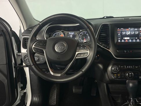 Used 2020 Jeep Cherokee Latitude Plus w/ Comfort/Convenience Group image 13