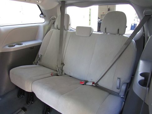 Certified 2020 Toyota Sienna L FWD image 15