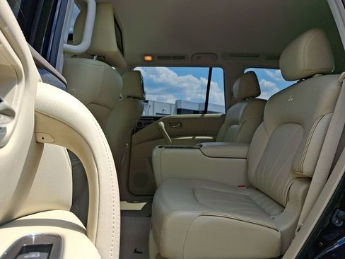 Used 2011 INFINITI QX56 4WD w/ Deluxe Touring Pkg image 11