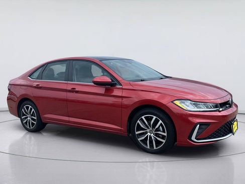 Used 2025 Volkswagen Jetta SE FWD image 3