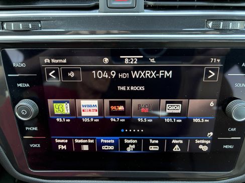 Used 2023 Volkswagen Tiguan SE AWD/4WD image 24
