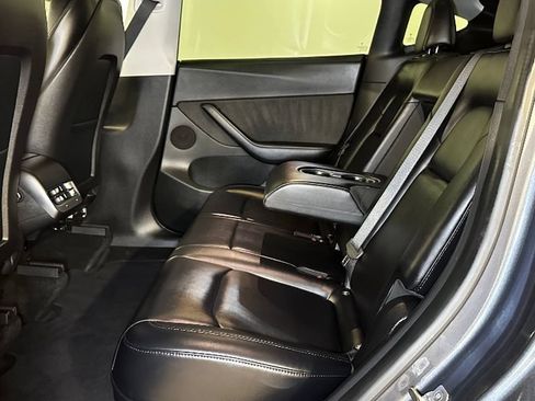 Used 2022 Tesla Model Y Performance AWD/4WD image 22