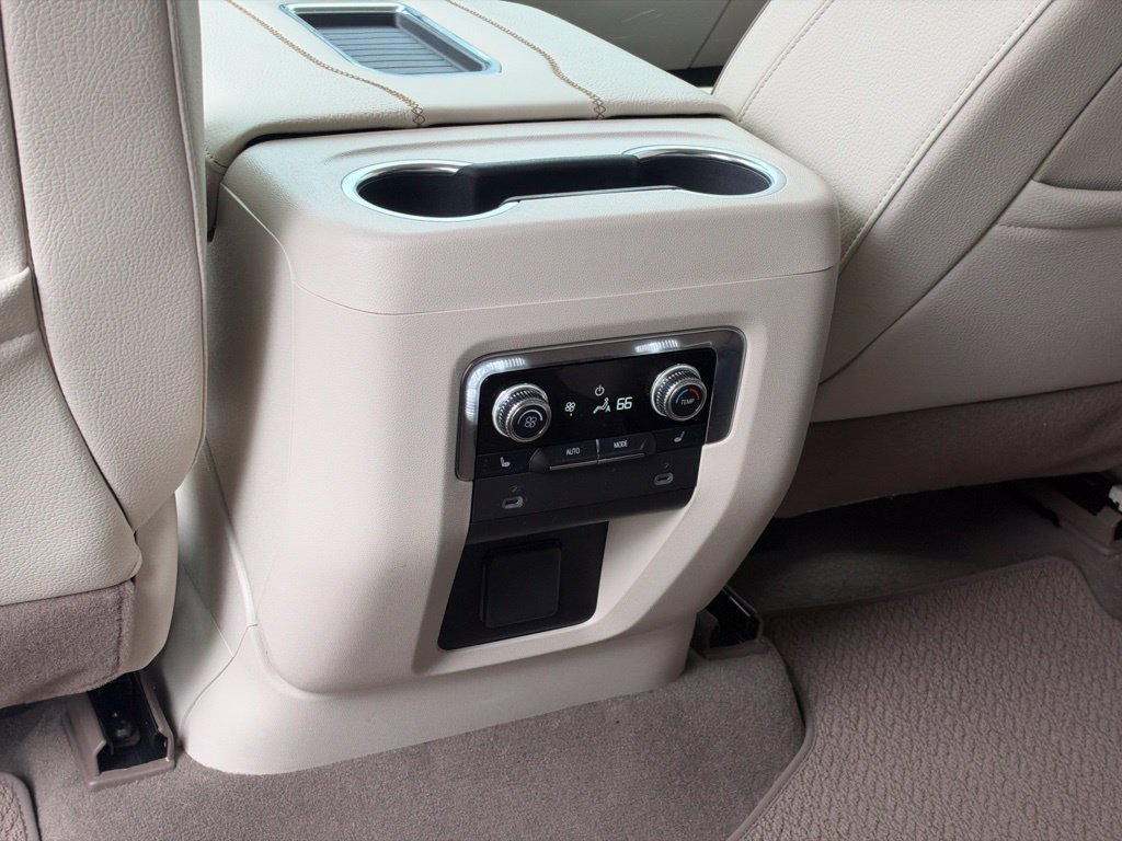 Used 2024 GMC Yukon XL Denali AWD/4WD image 25