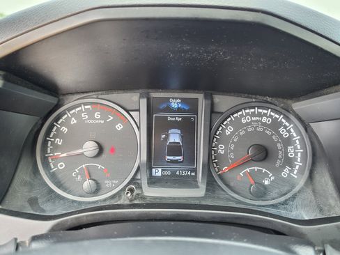 Used 2022 Toyota Tacoma SR w/ SR Convenience Package RWD image 12