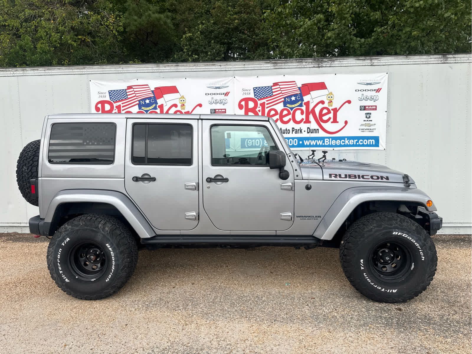 Used 2017 Jeep Wrangler Unlimited Rubicon AWD/4WD image 2