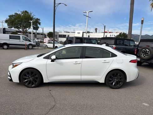 Used 2023 Toyota Corolla SE w/ SE Premium Package image 4