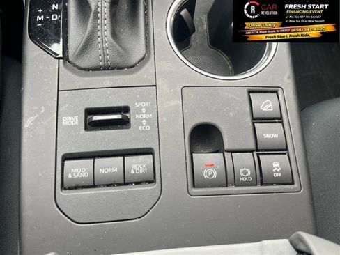 Used 2023 Toyota Highlander LE image 30