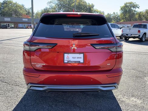 New 2025 Mitsubishi Outlander SE image 3