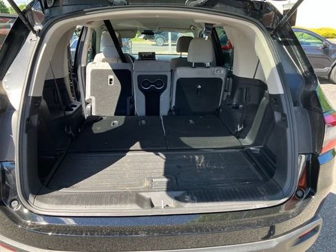 Used 2023 Honda Pilot LX image 11