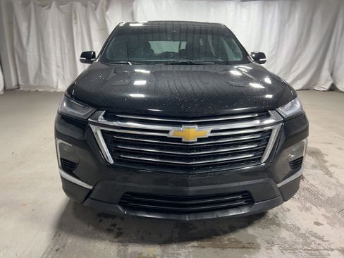 Used 2023 Chevrolet Traverse LT image 2
