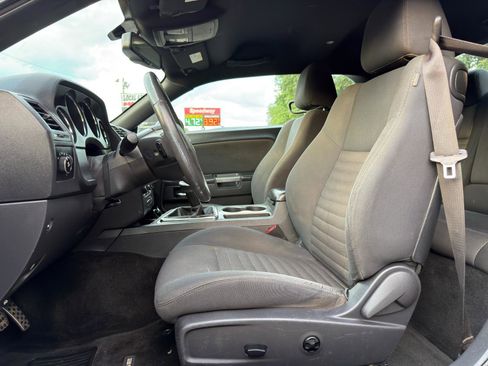 Used 2014 Dodge Challenger R/T RWD image 9