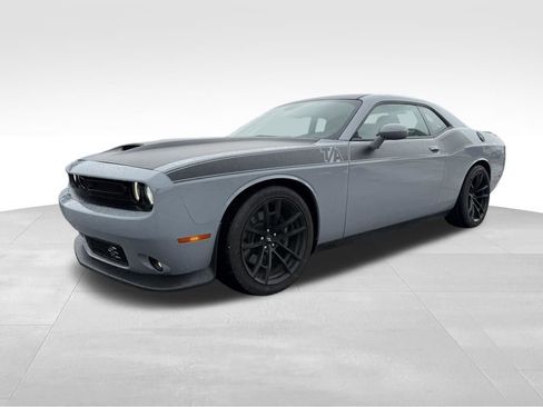 Used 2022 Dodge Challenger R/T w/ T/A Package image 2