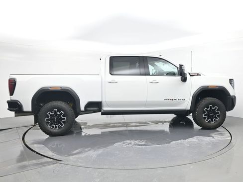 Used 2025 GMC Sierra 2500 AT4X image 6
