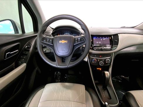 Used 2021 Chevrolet Trax LT FWD image 4