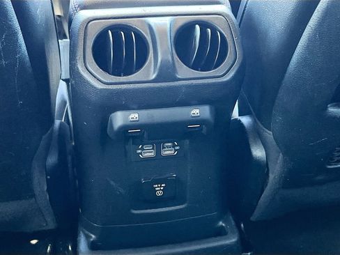 Used 2023 Jeep Wrangler Unlimited Rubicon w/ LED Lighting Group AWD/4WD image 24