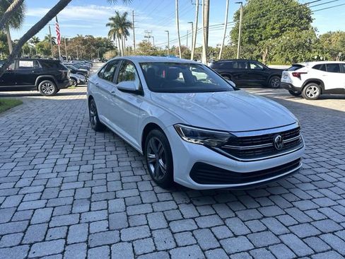 Used 2024 Volkswagen Jetta SE FWD image 17