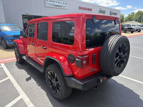 Used 2025 Jeep Wrangler Unlimited Sahara AWD/4WD image 9