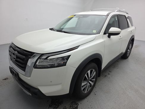 Used 2024 Nissan Pathfinder SL AWD/4WD image 5