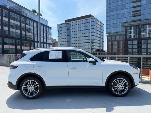 Certified 2023 Porsche Cayenne AWD/4WD image 8