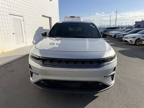 Used 2024 Jeep Wagoneer Launch Edition image 9