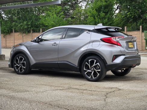 Used 2019 Toyota C-HR Limited image 5