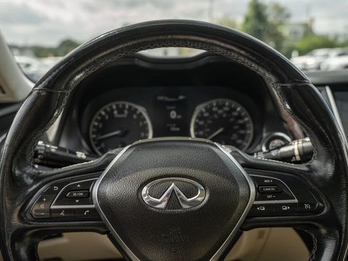 Used 2018 INFINITI Q50 Luxe w/ Essential Package (3.0T Luxe) AWD/4WD image 17