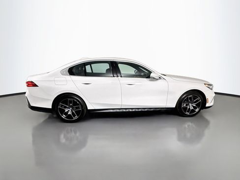 Used 2026 BMW 530i RWD image 11
