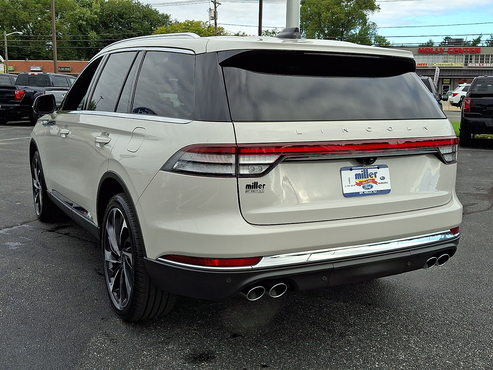 Used 2025 Lincoln Aviator Reserve w/ Equipment Group 201A AWD/4WD image 4