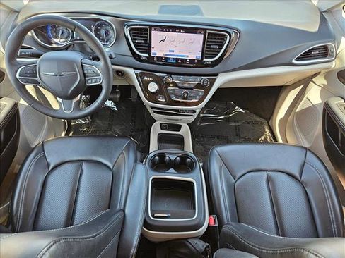 Used 2023 Chrysler Pacifica Touring-L FWD image 22