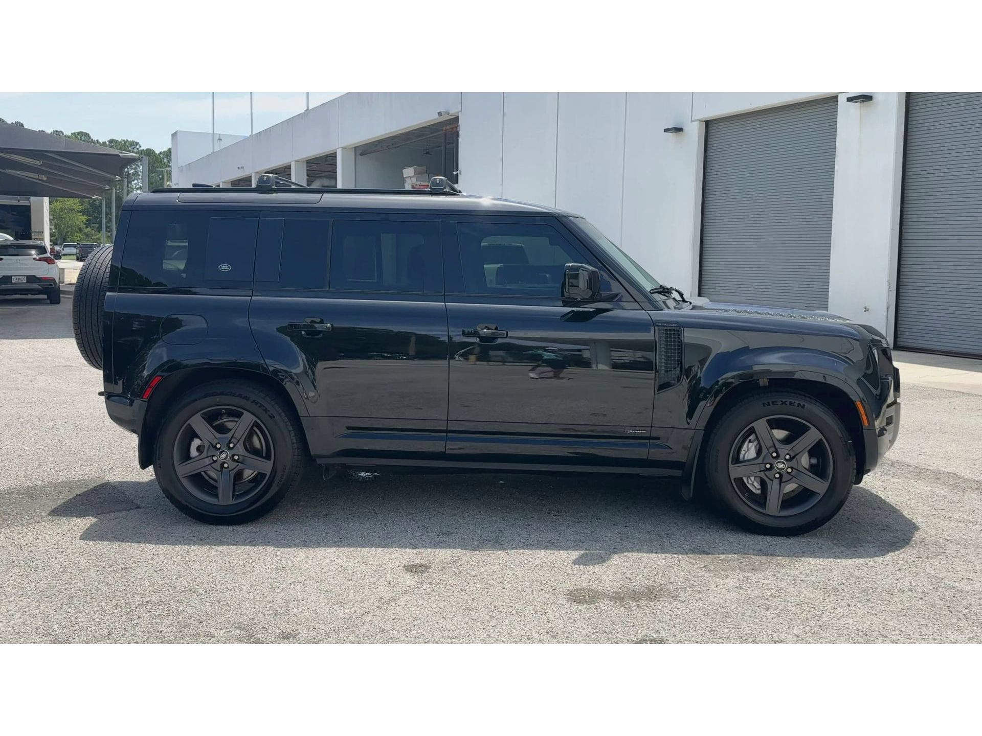Used 2021 Land Rover Defender 110 X-Dynamic SE AWD/4WD image 9