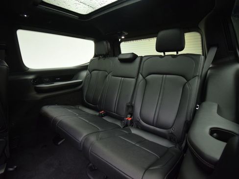New 2026 Jeep Grand Wagoneer Summit AWD/4WD image 38