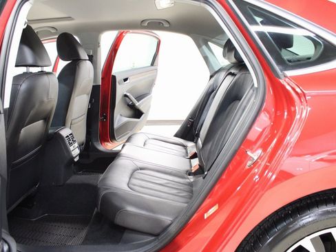 Used 2022 Volkswagen Passat 2.0T image 19