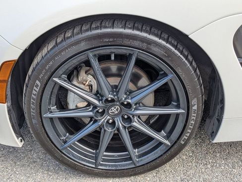 Used 2023 Toyota GR86 Premium RWD image 9